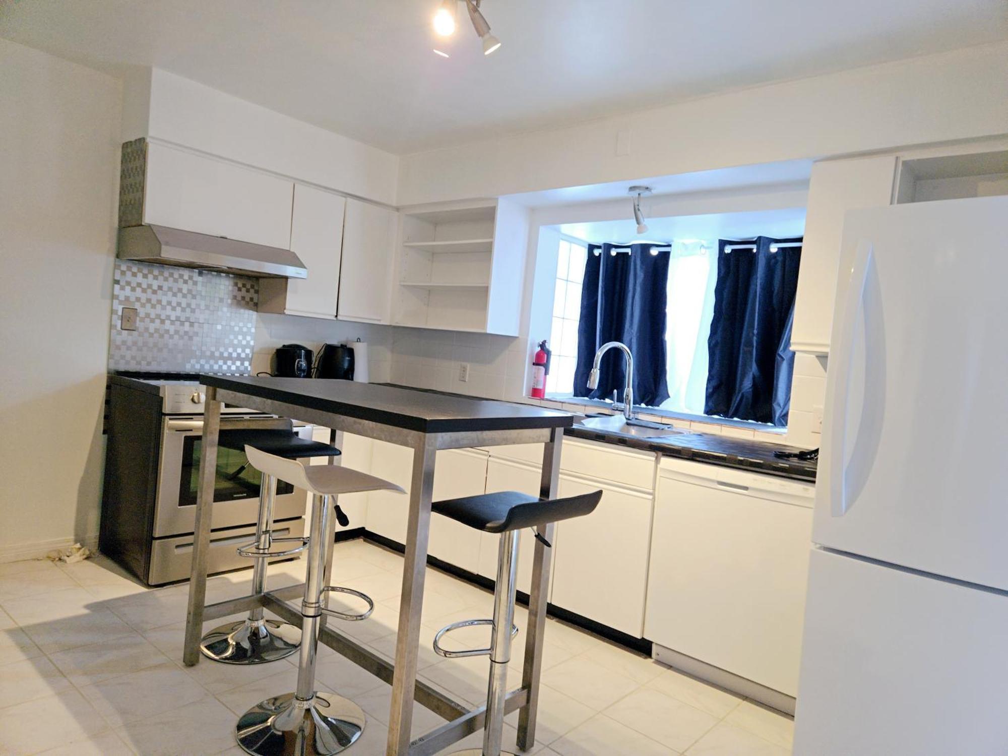 Charming Room With Attached Private Bath In The Heart Of Vancouver! Private Parking, Self Check-In & Just 4 Mins To Metrotown! 外观 照片