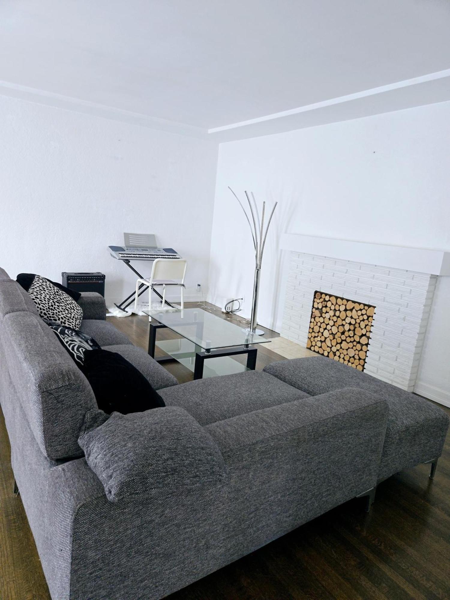 Charming Room With Attached Private Bath In The Heart Of Vancouver! Private Parking, Self Check-In & Just 4 Mins To Metrotown! 外观 照片