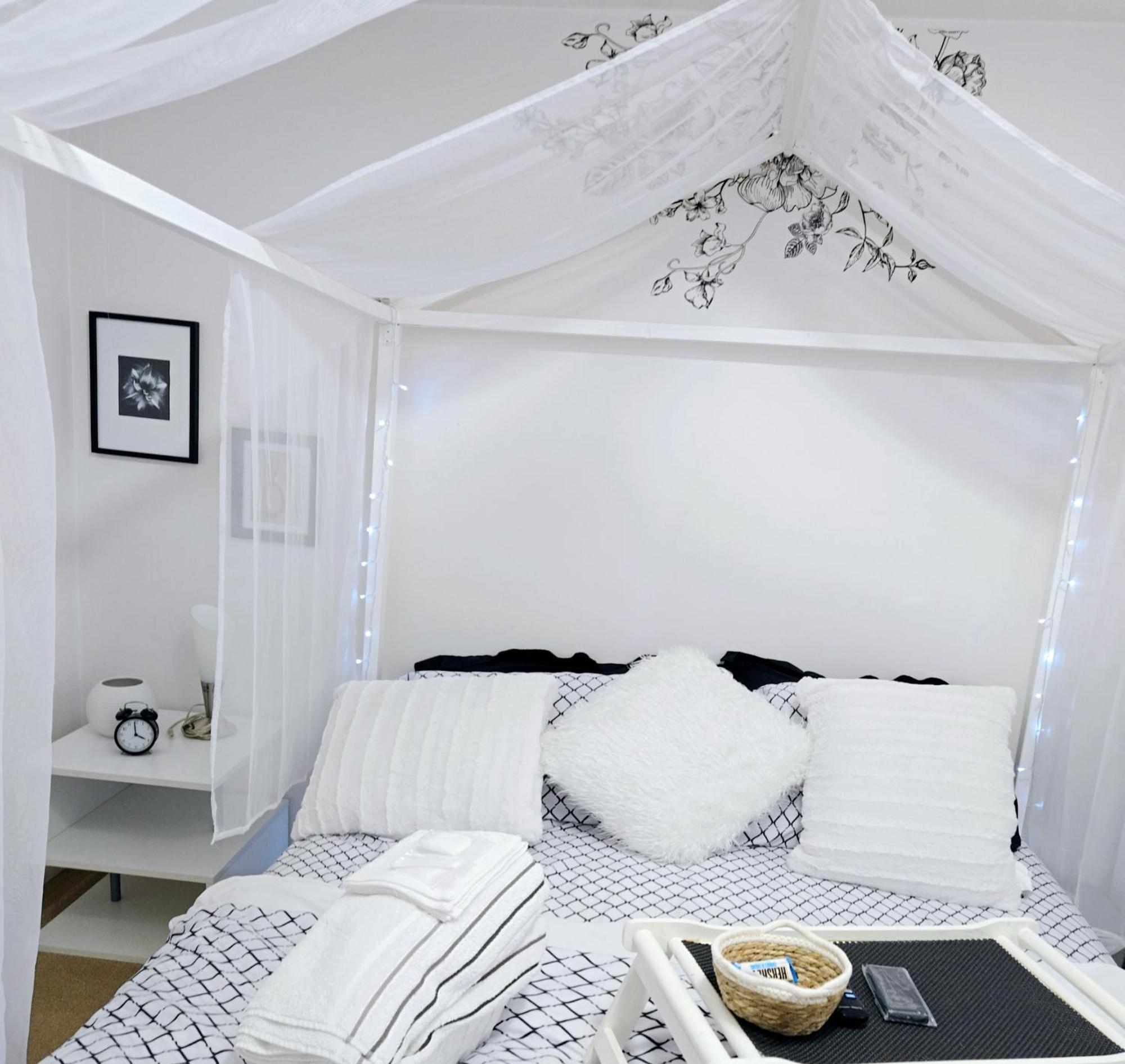 Charming Room With Attached Private Bath In The Heart Of Vancouver! Private Parking, Self Check-In & Just 4 Mins To Metrotown! 外观 照片